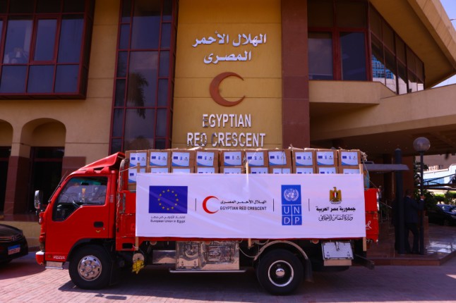 «الهلال الأحمر» يتسلم 27 طن إمدادات فورية ودعم مالي لمساعدة السودانيين