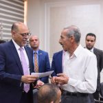 وزير العمل يسلم بطاقات المعاشات التقاعدية العراقية لعمال مصريين